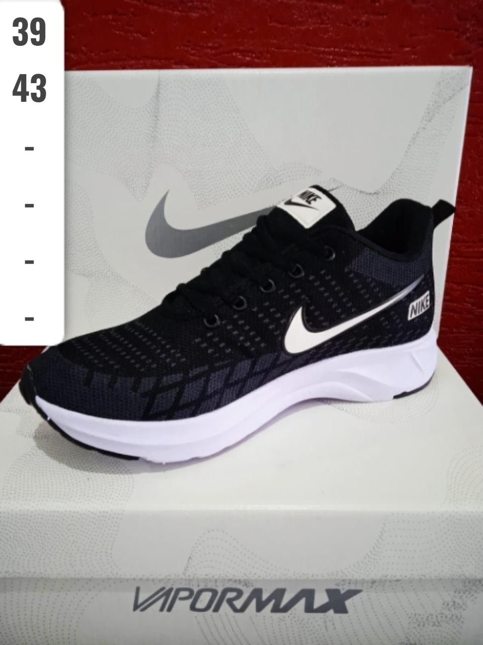 Vapormax Preto Branco na cor Preto e Branco